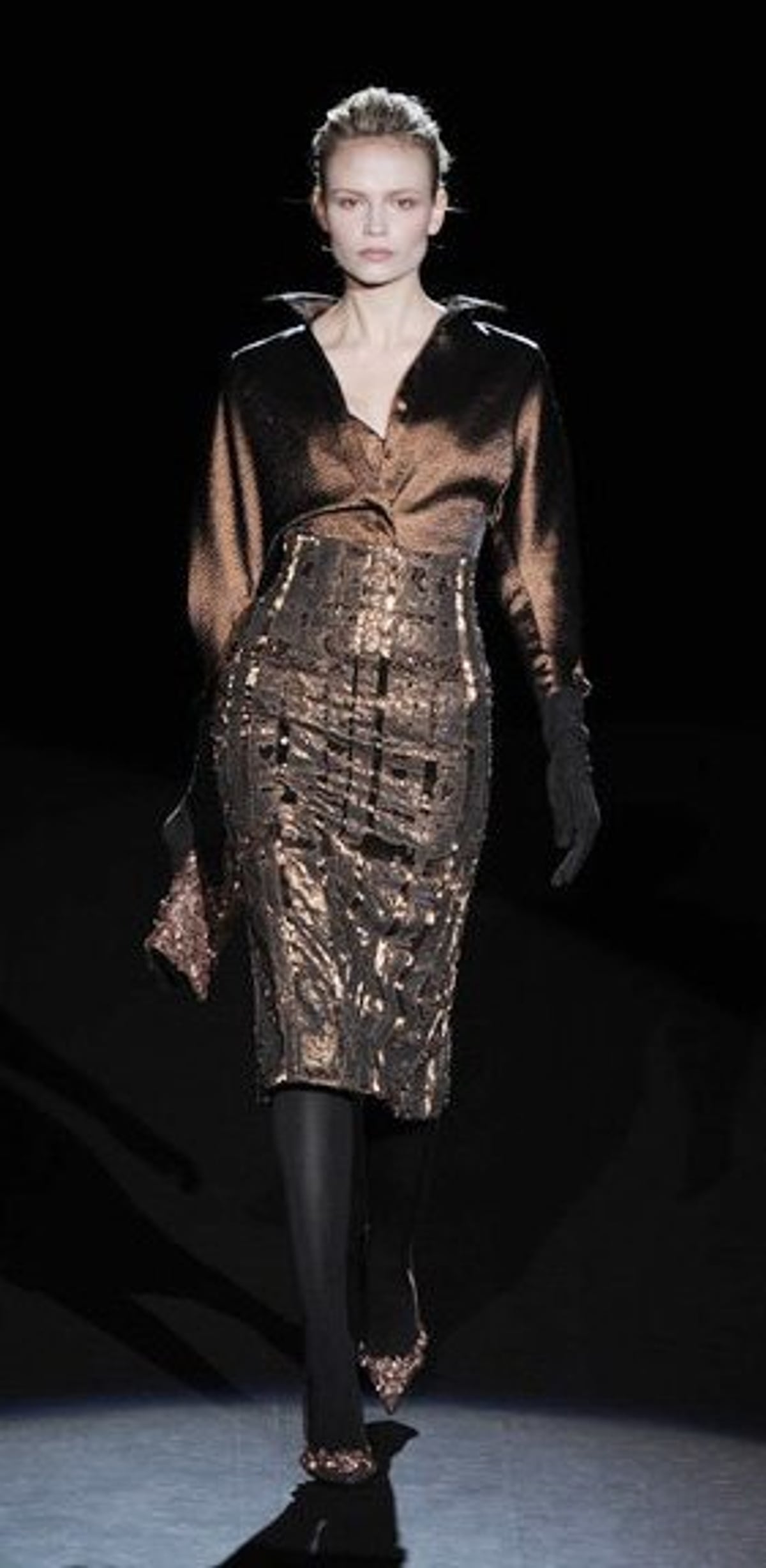 CAROLINA HERRERA Fall 2009. Photography by Peter Stigter