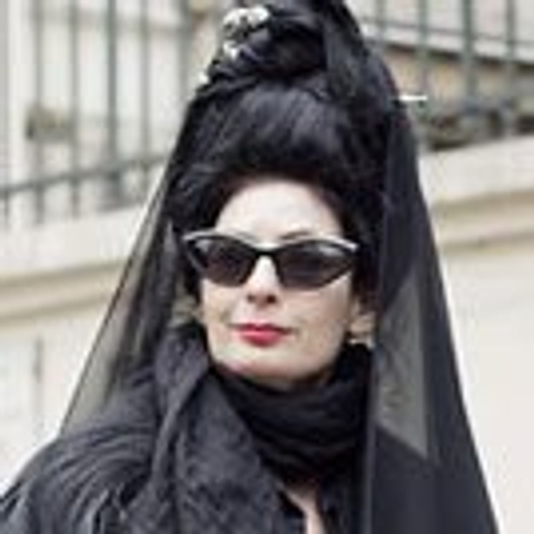 Lovelies in Paris: Shaded lady