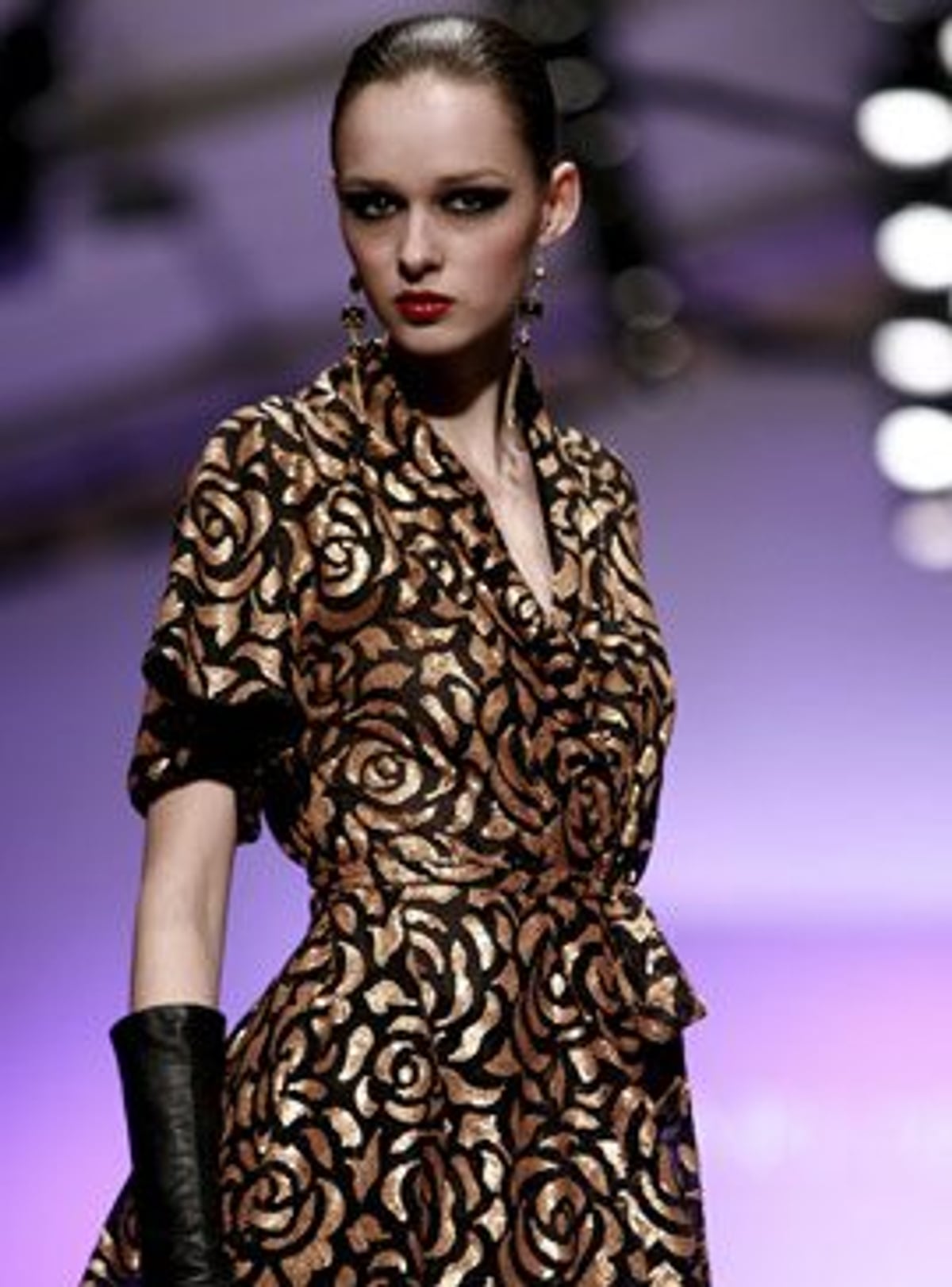 CARLIE WONG Fall 2009. Photography by Jess Baumung