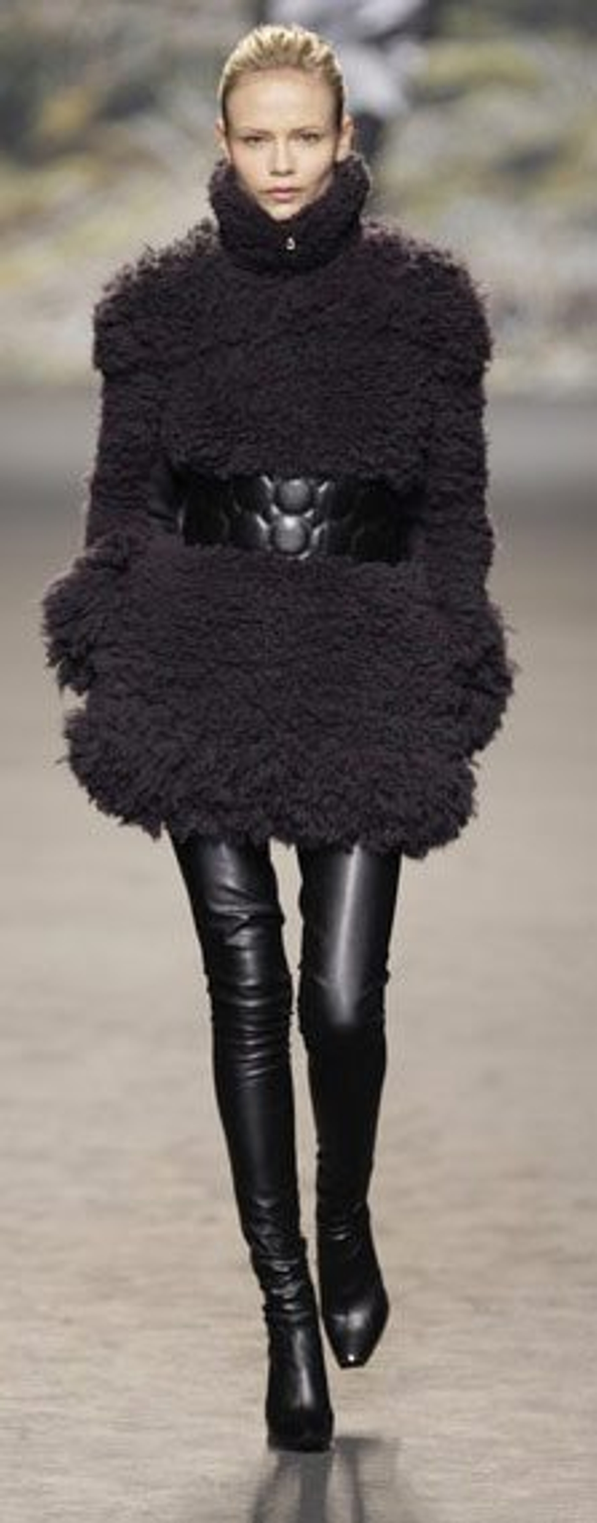 STELLA MCCARTNEY Fall 2009. Photography by Peter Stigter