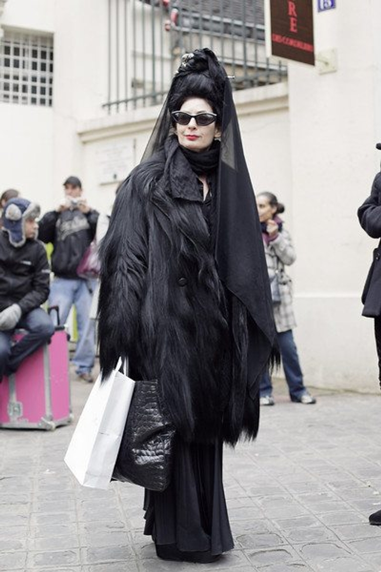 Lovelies in Paris: Shaded lady
