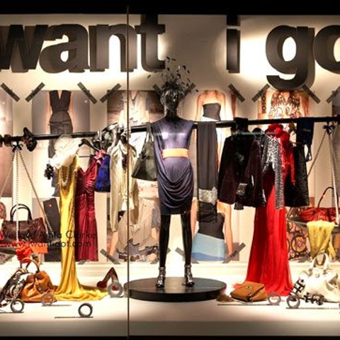 Holt Renfrew recreates their favourite bloggers in window form