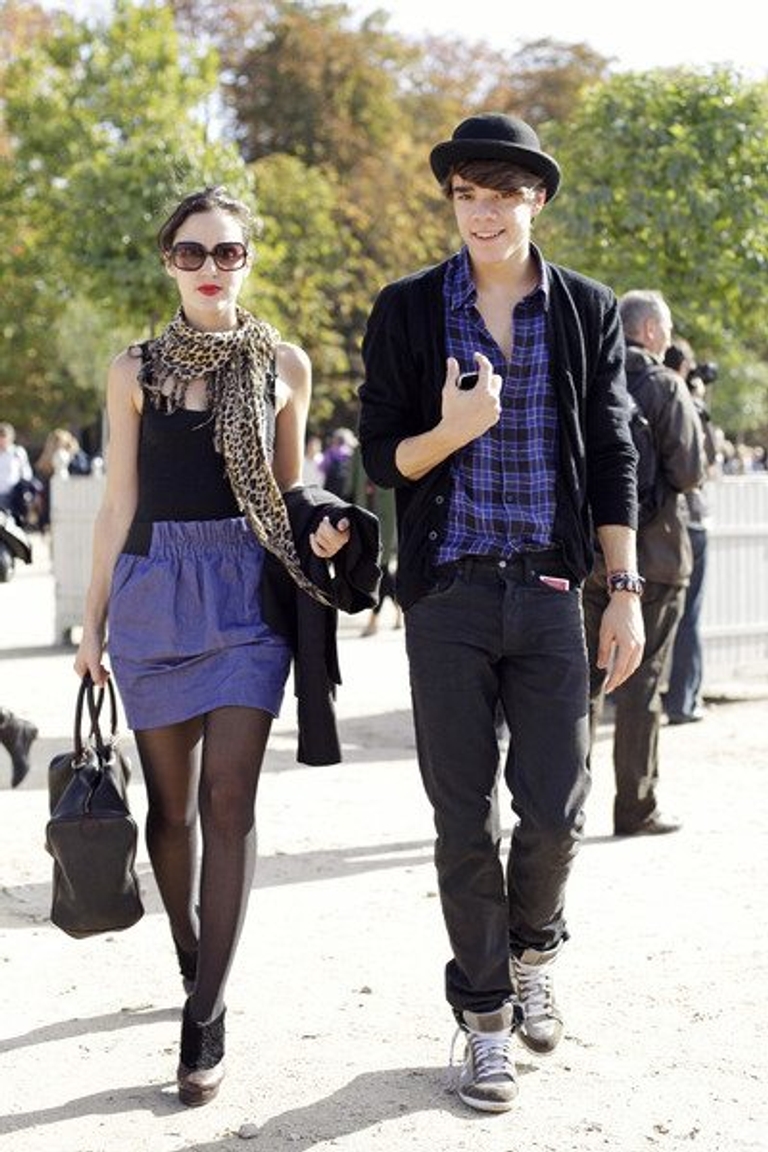oct09parislovelies_15 Paris street style: Purple people streeters