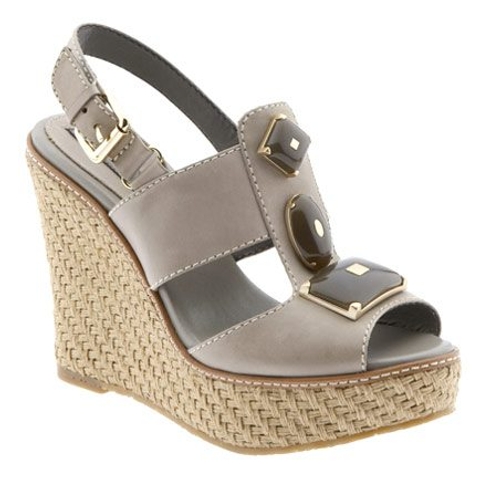 Banana Republic brings their footwear collection to Canada