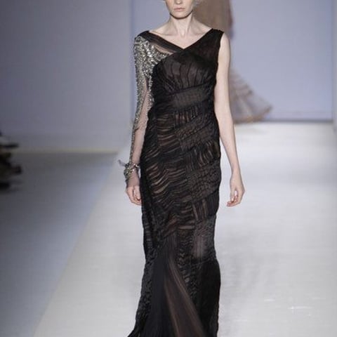 Milan: Alberta Ferretti's discreet and delicate fall show