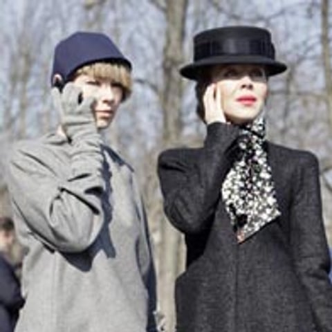 Paris street style: Two-way calling