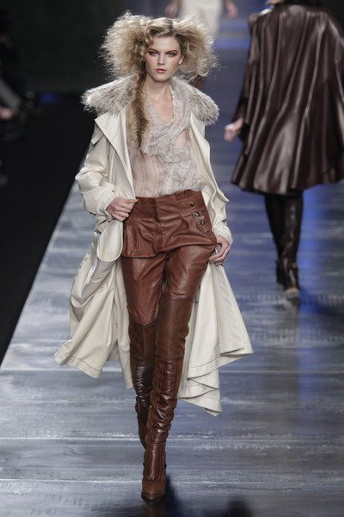 CHRISTIAN DIOR Fall 2010. Photography by Peter Stigter