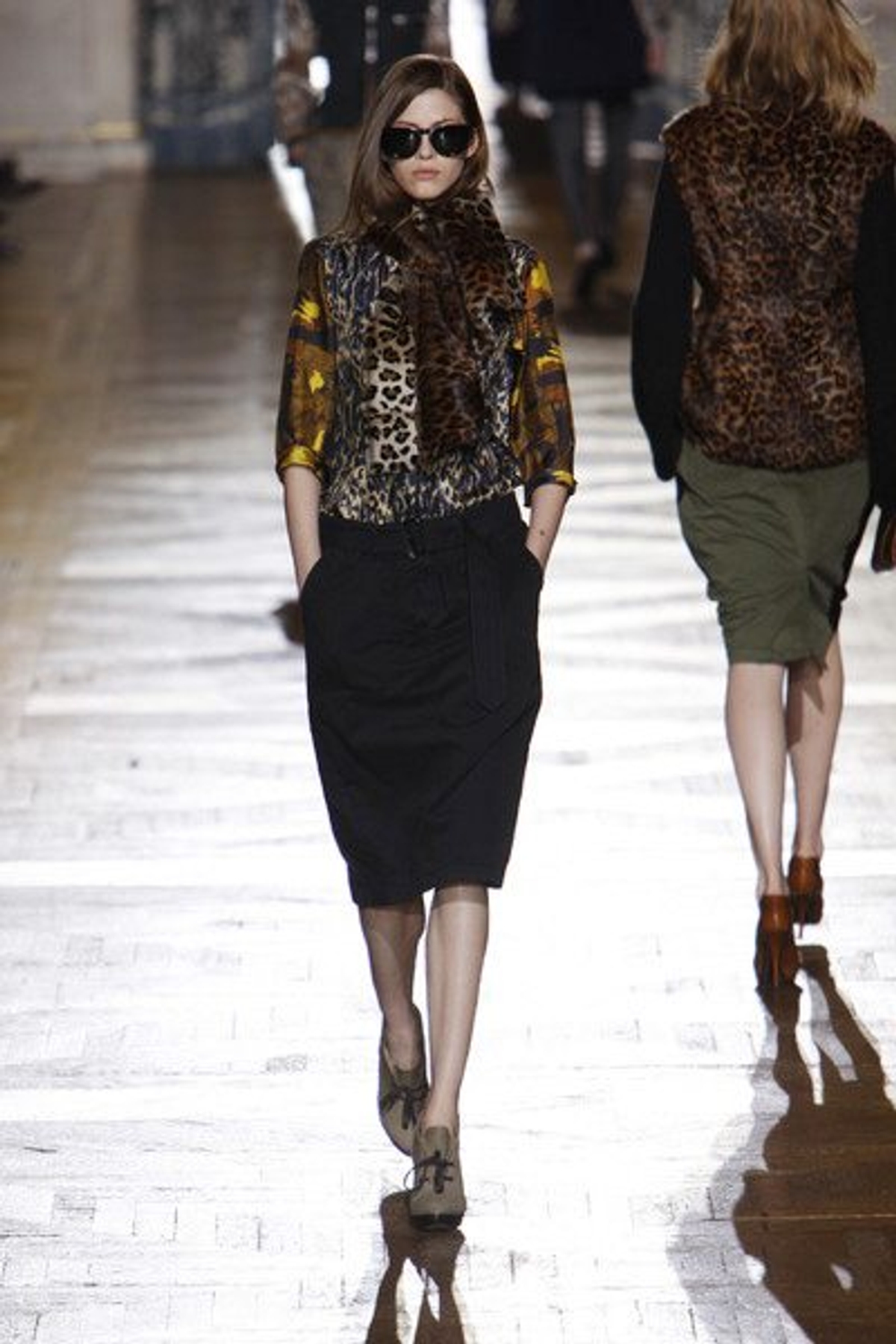 DRIES VAN NOTEN Fall 2010. Photography by Peter Stigter