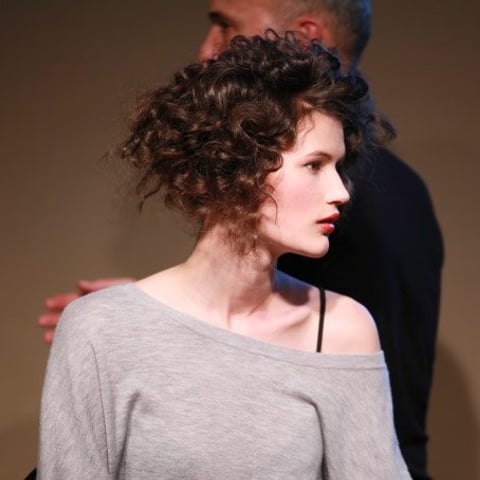 Backstage beauty: Big smiles and bigger curls at Comrags