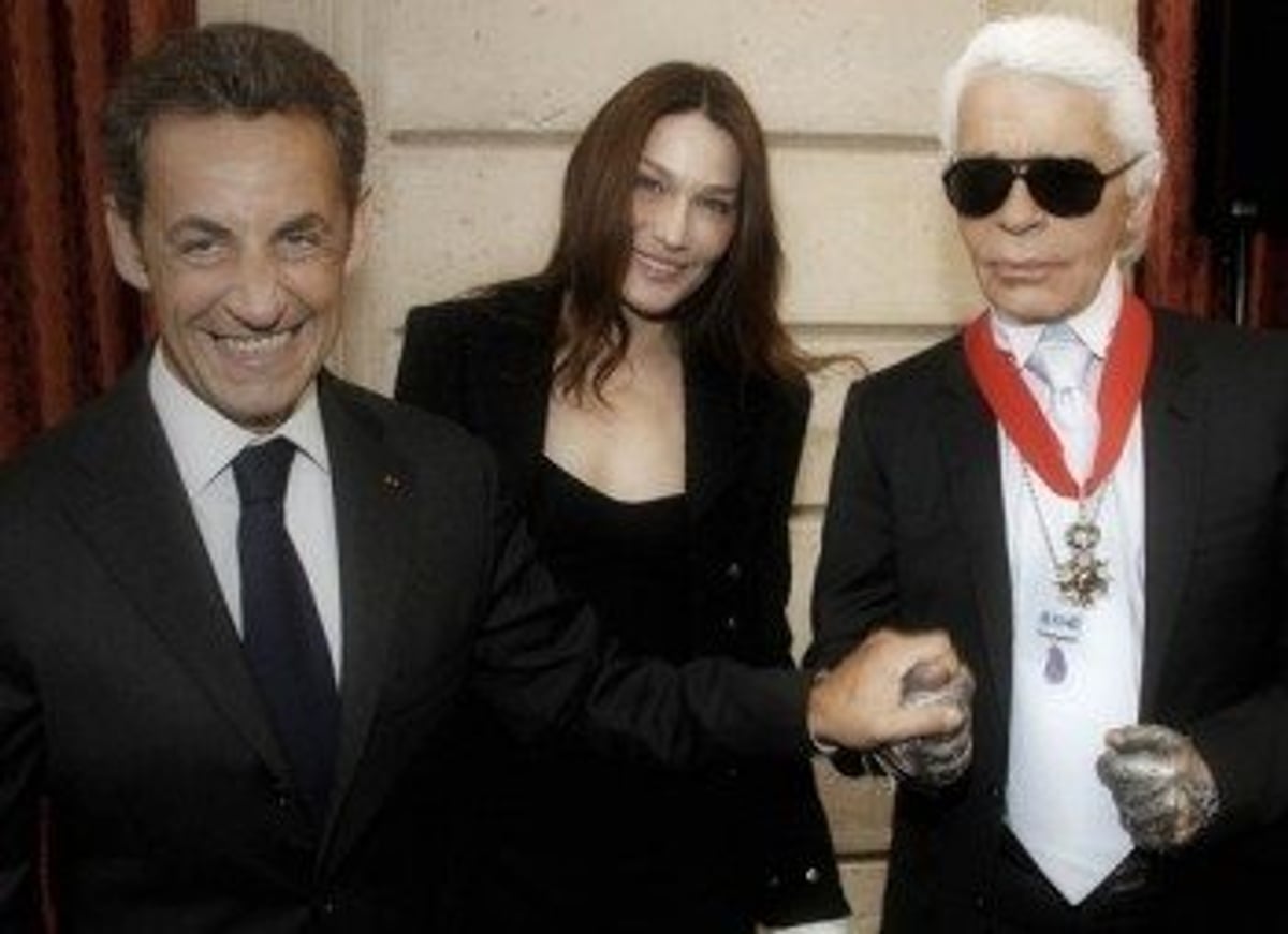 French President Nicolas Sarkozy with wife Carla Bruni Sarkozy and Karl Lagerfeld, image via Styleite