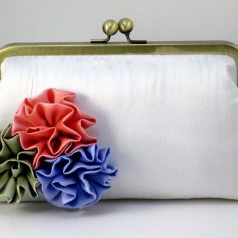 Cute bag alert: Davie & Chiyo Rosettes clutch