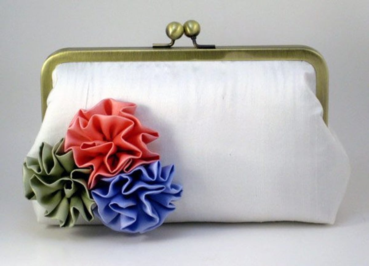 Cute bag alert: Davie & Chiyo Rosettes clutch