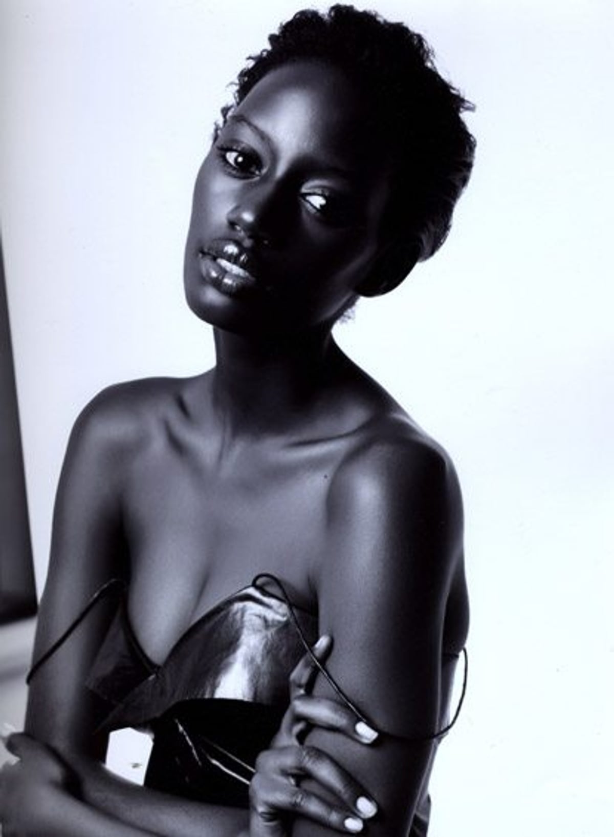 Model Minute: Brenda Mutoni