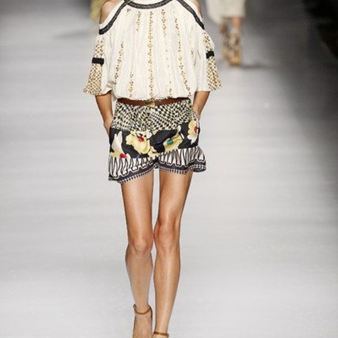 The hot list: Peasant tops, leather tees and more of today's favourite things