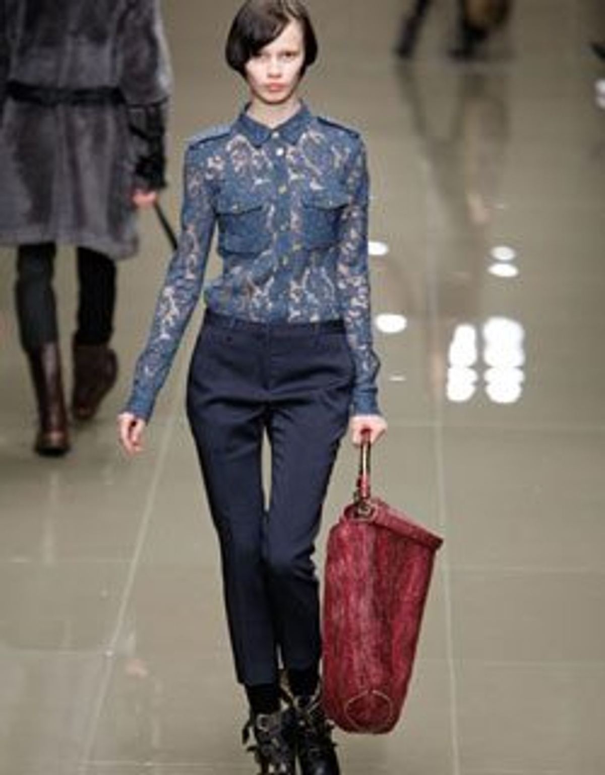 BURBERRY PRORSUM Fall 2010. Photography by Peter Stigter
