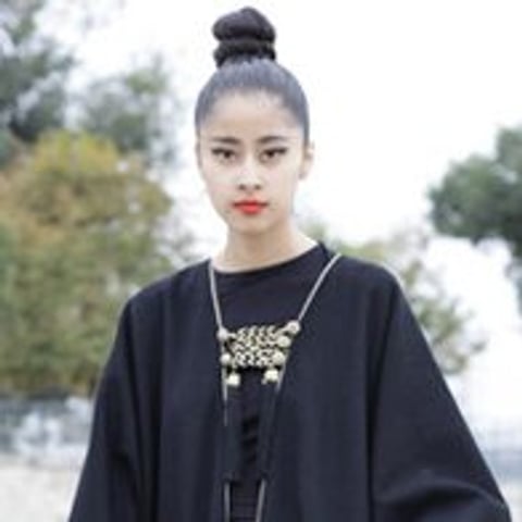 Paris street style: Regal eagle