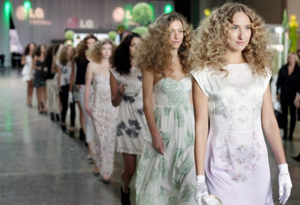 SARAH STEVENSON Spring 2011. Photography by Jonathan Loek