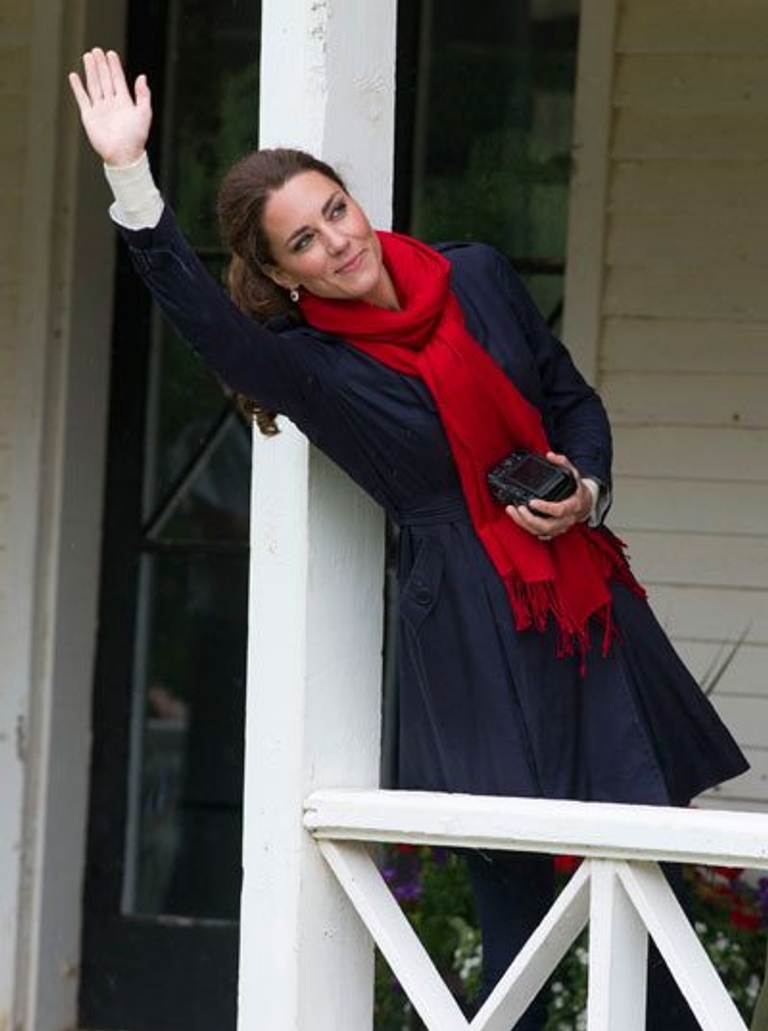 Royal watch day 5, part 2: Kate makes a classic trench look so… classic! Need your own? Get one now!