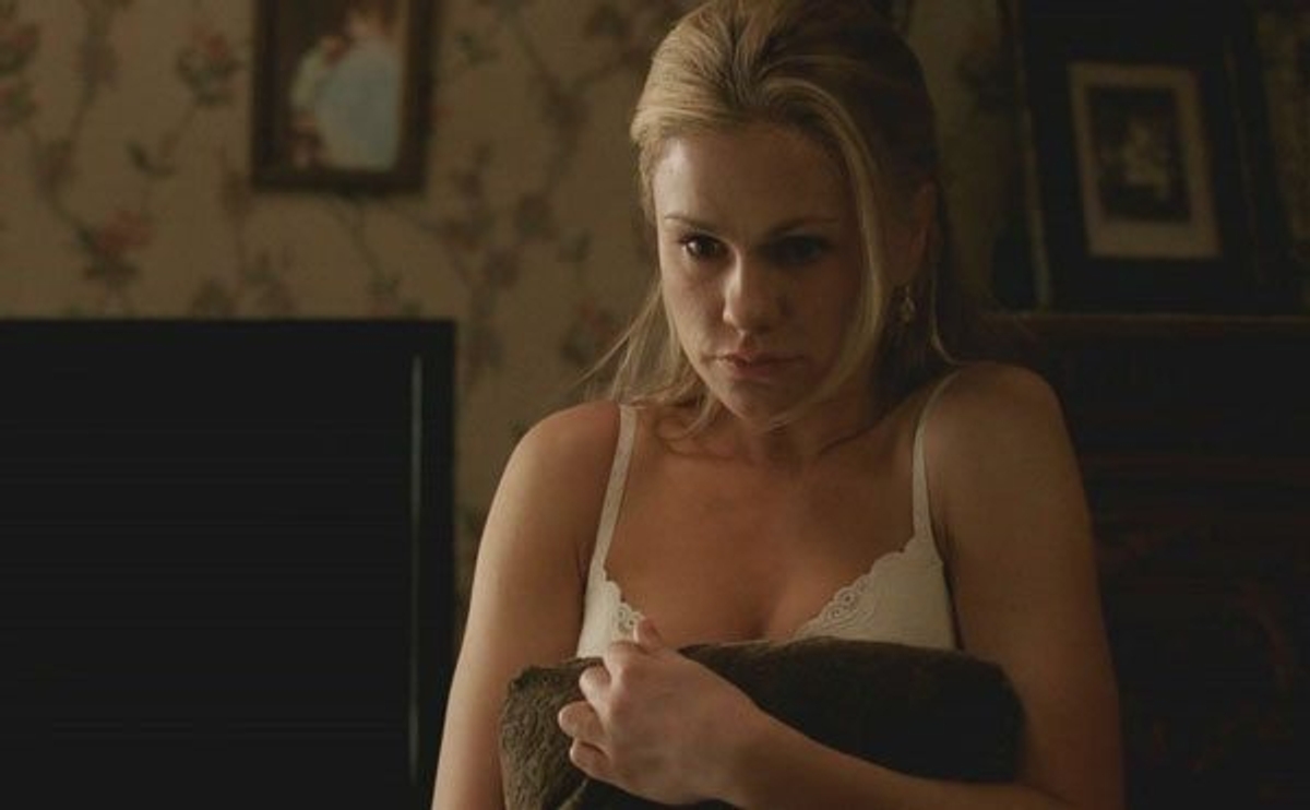 True Blood recap: We take wardrobe cues from Debbie's hostess dress, Grandpa's snake ring and Sookie's umpteenth sweatshirt