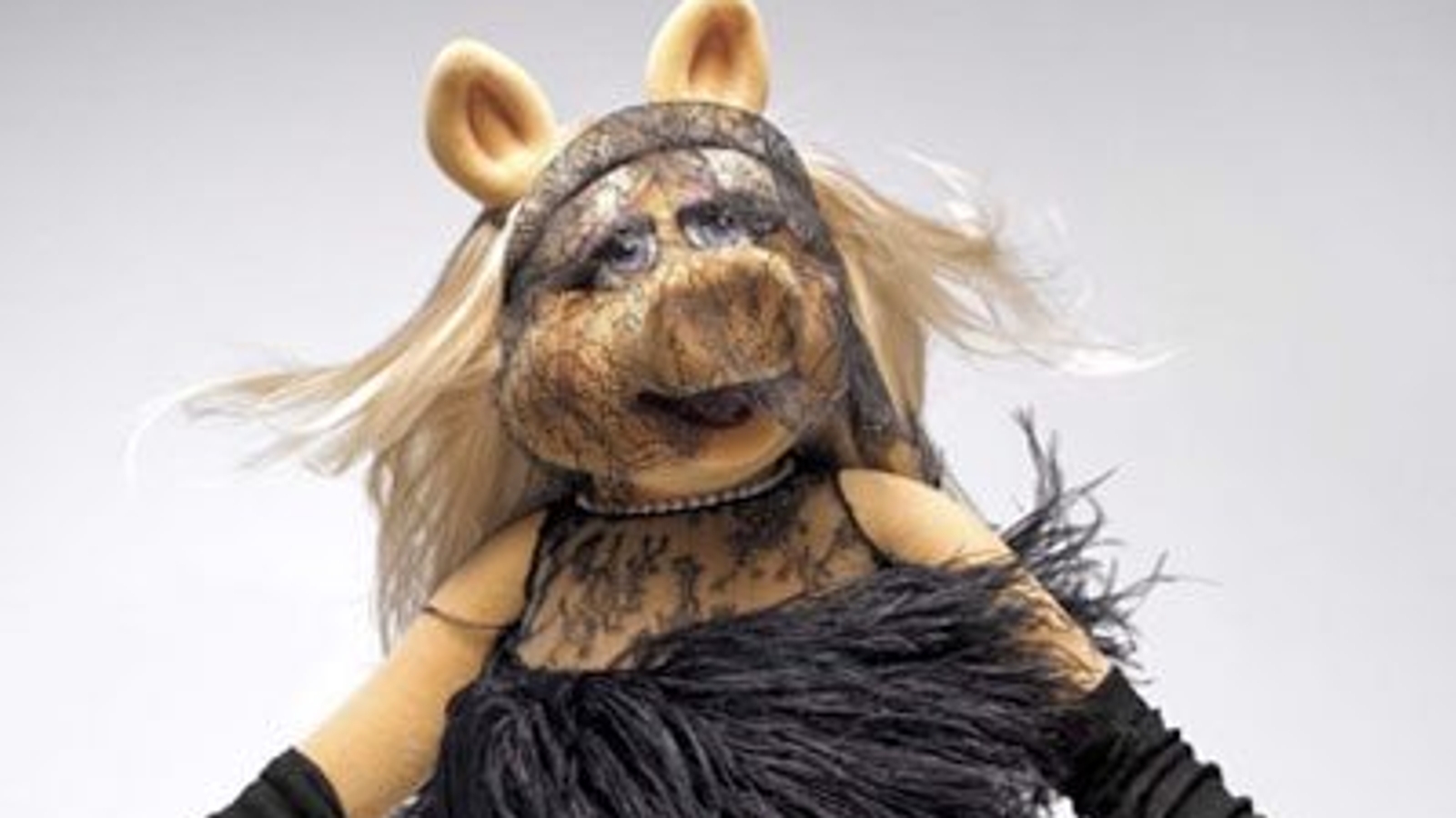 They said/We said: Miss Piggy regains fashionista status - FASHION Magazine They said/We said: Miss Piggy regains fashionista status - FASHION Magazine