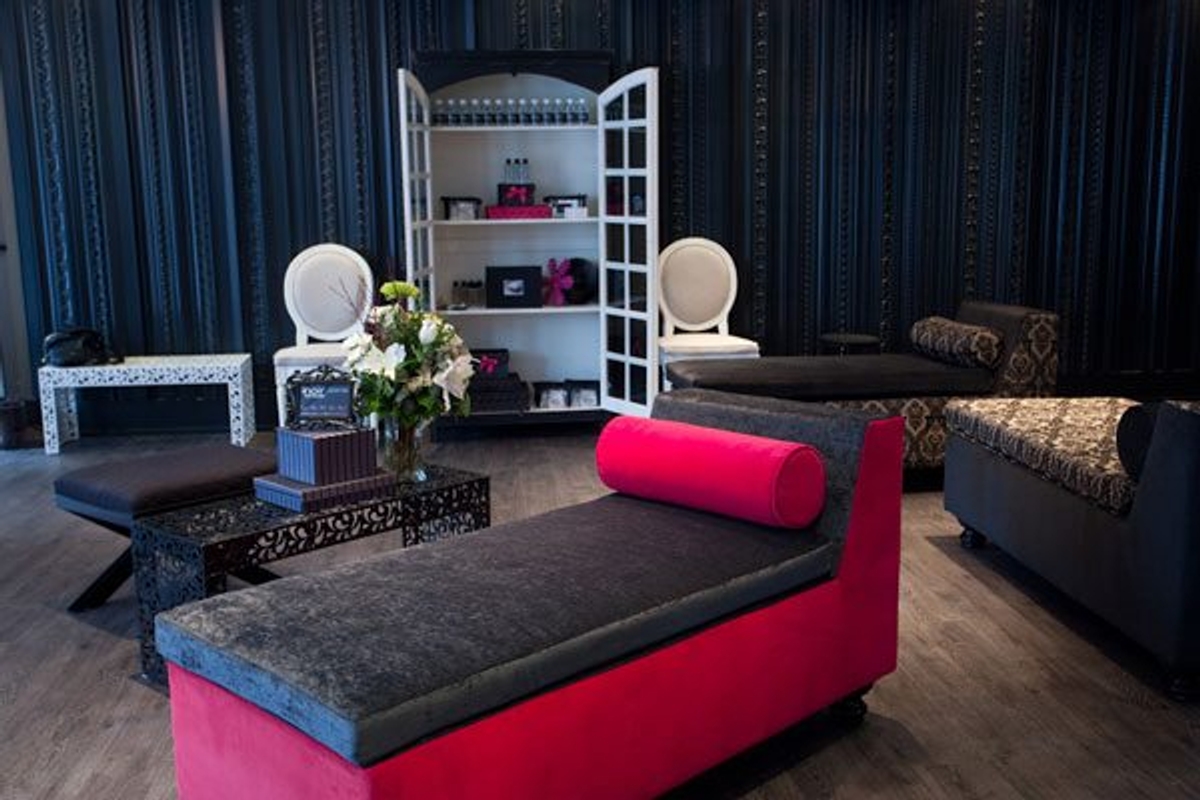 Say hello to Calgary’s newest lash salon: Noir Lash Lounge