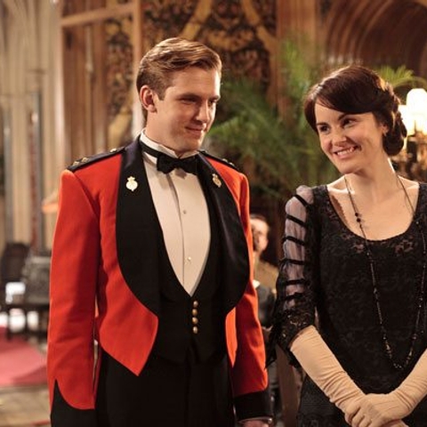Downton Abbey recap: We discuss the best dresses, worst proposals, and the most awkward make out session from the season two premiere!