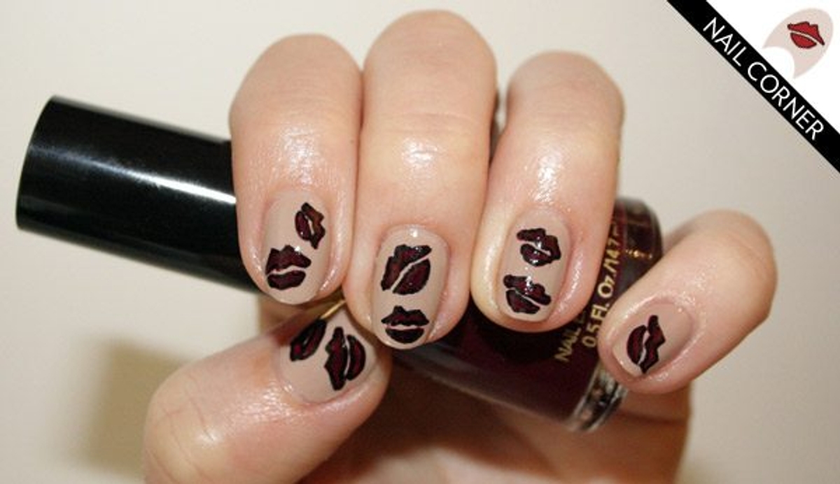 Nail Corner: Try Fall's burgundy lipstick trend today... by painting tiny lips on your nails!
