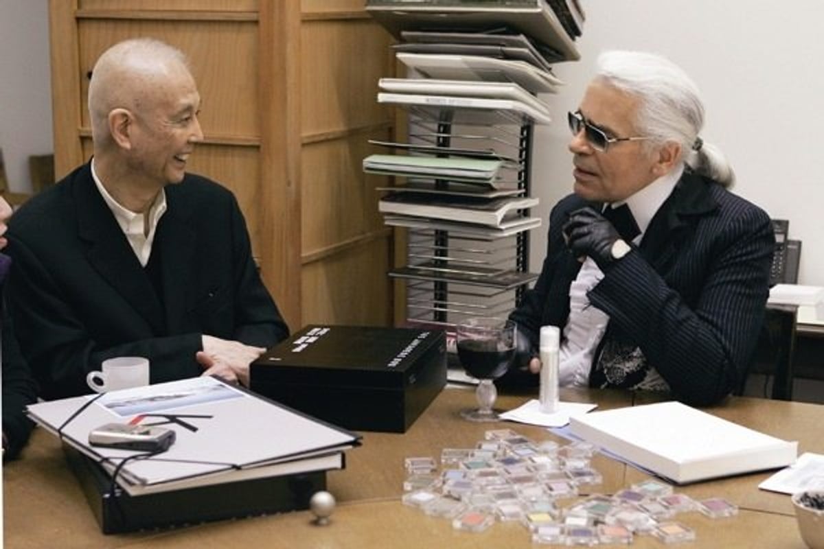 Considering that Karl Lagerfeld sketches with Shu Uemura eyeshadows, his forthcoming cosmetics collection is bound to be bright!