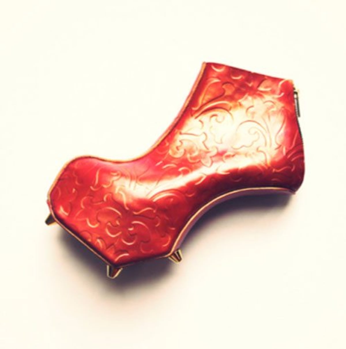 Ever wonder how Lady Gaga's heelless shoes are made? Susie Bubble has the answer!