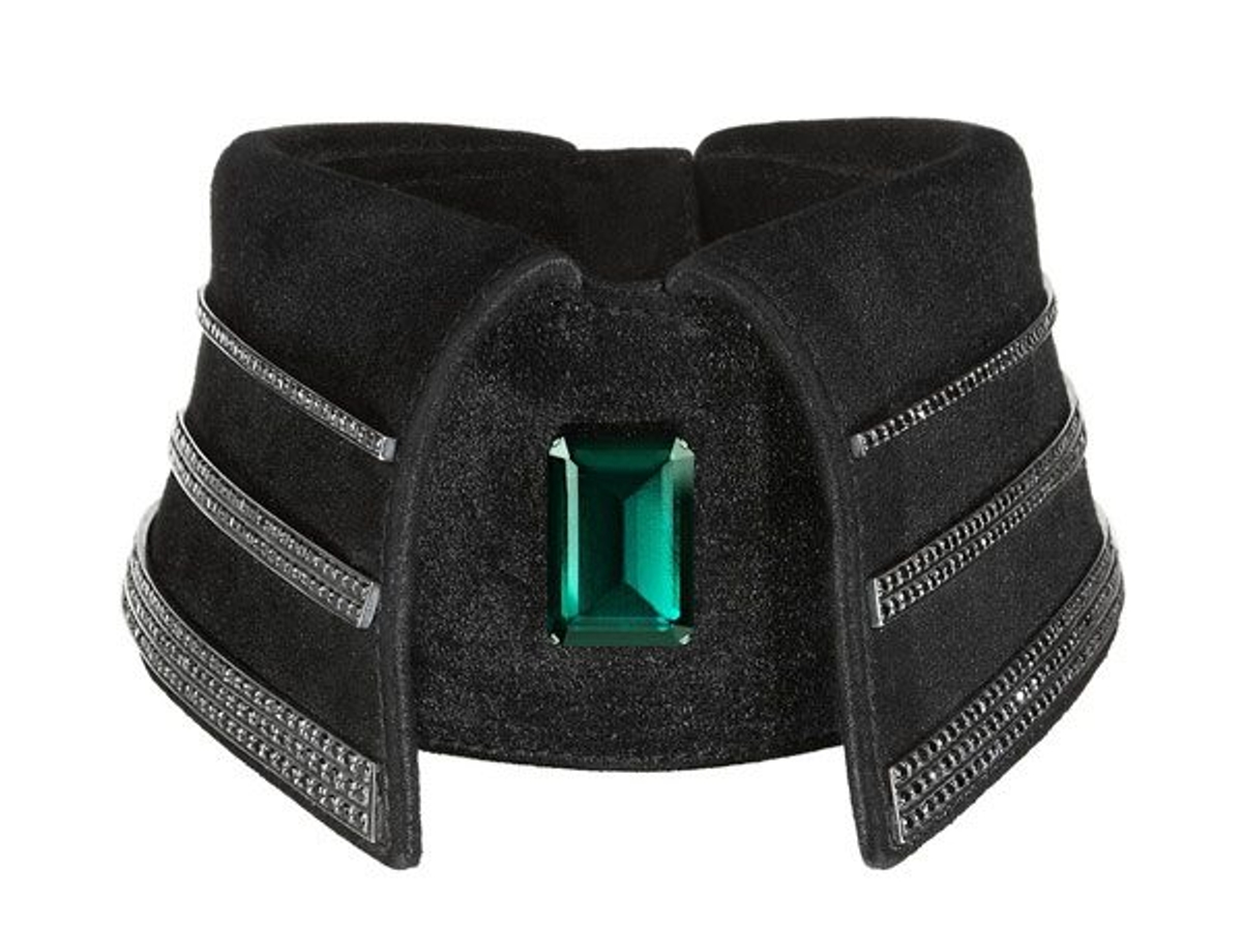 Would you buy a $37,500 Karl Lagerfeld-designed collar (if it was for charity)?