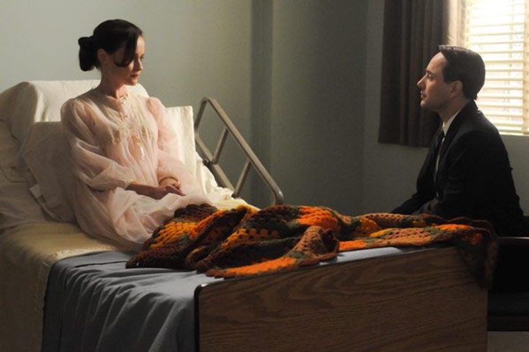 Mad Men Recap: Season 5 closes out with more affairs (and hints of future affairs!), more sixties-era psychosis and more punch-outs!