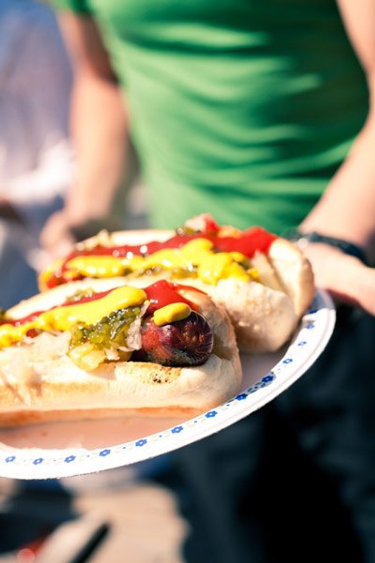 6 tips for how to sidestep summer’s nutritional pitfalls (ahem, summer bod?) from 2 of Canada's leading experts