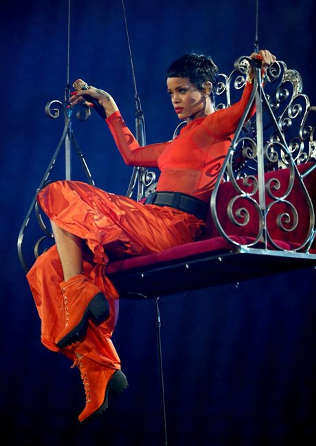 Rihanna Performs at the London 2012 Paralympic Closing Ceremonies