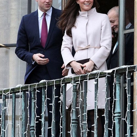 And the bangs rage on… Kate Middleton makes her first visit to Cambridge!