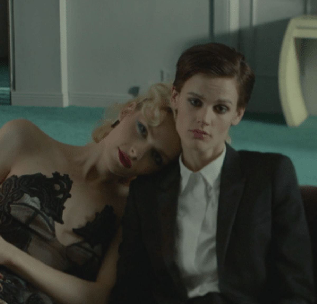 David Bowie's gender bending new video co-stars Tilda Swinton, Andrej Pejic, Saskia de Brauw and Iselin Steiro