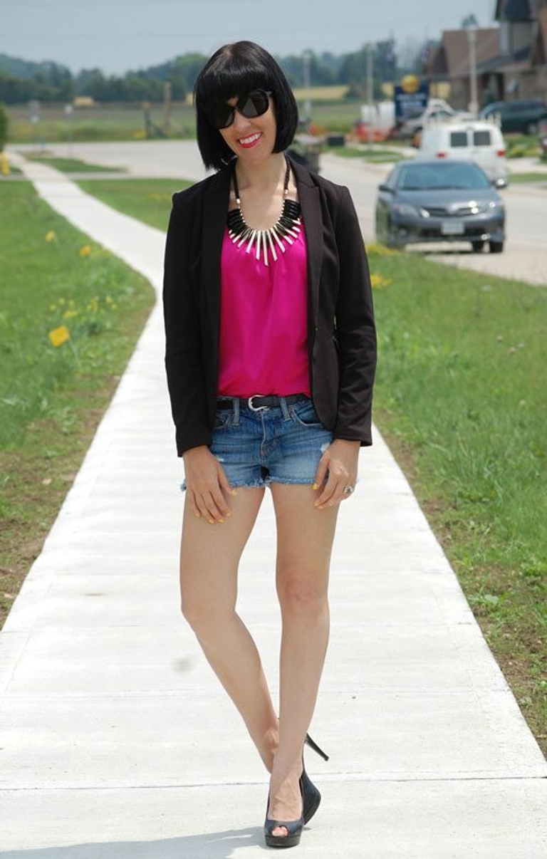 How to Wear Denim Shorts Amber Desilets