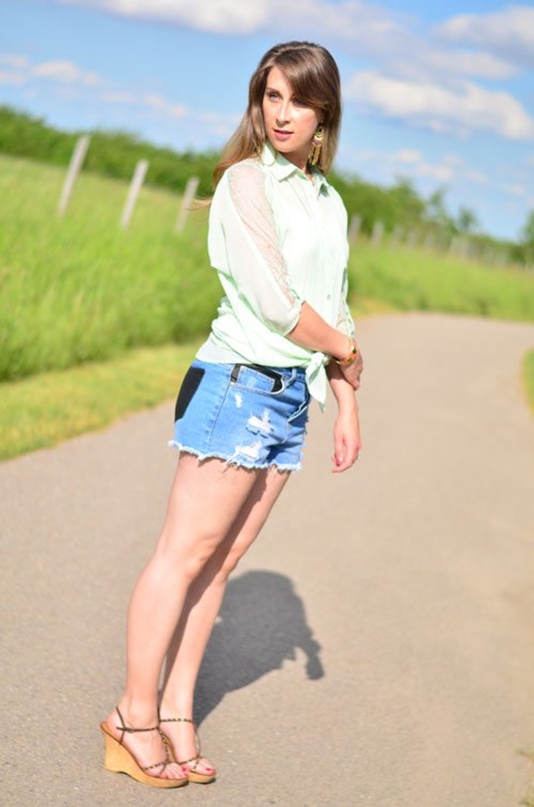 How to Wear Denim Shorts Becky Kung