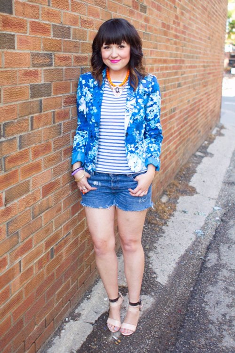 How to Wear Denim Shorts Kassandra Camponi