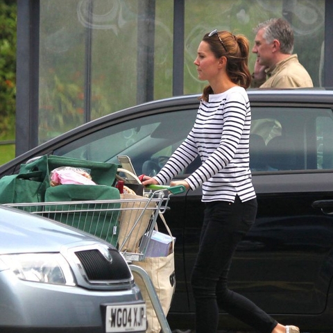Kate Middleton looks stunning while grocery shopping in a striped Ralph Lauren tee and skinny jeans