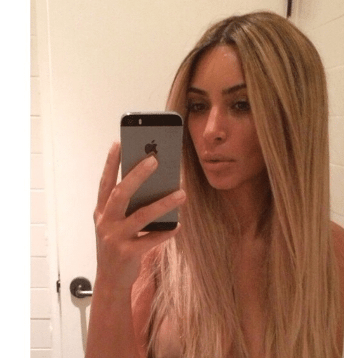 Kim Kardashian goes faux-blonde, breaks the Internet