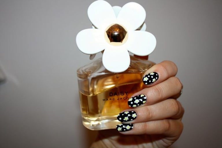 summer nails laurelle