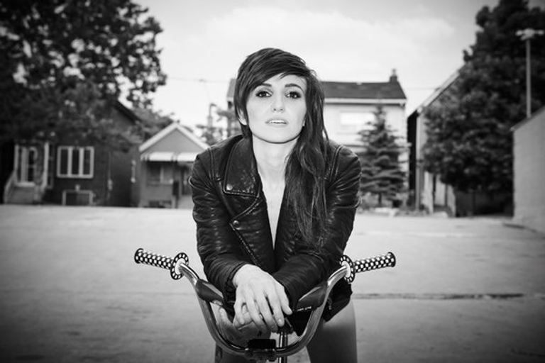 Ever wanted to go through a celeb's makeup bag? We spoke to Lights about her signature look, beauty routine & more