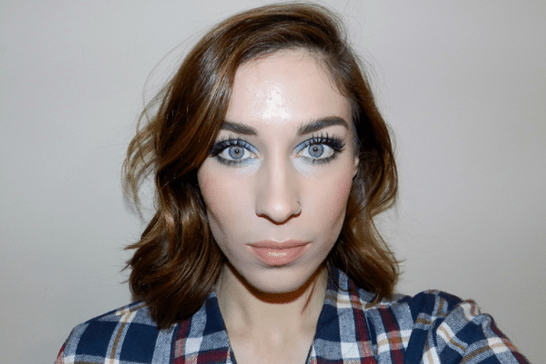 Holiday makeup tutorial: Try out a green smoky eye, one of the season's biggest trends