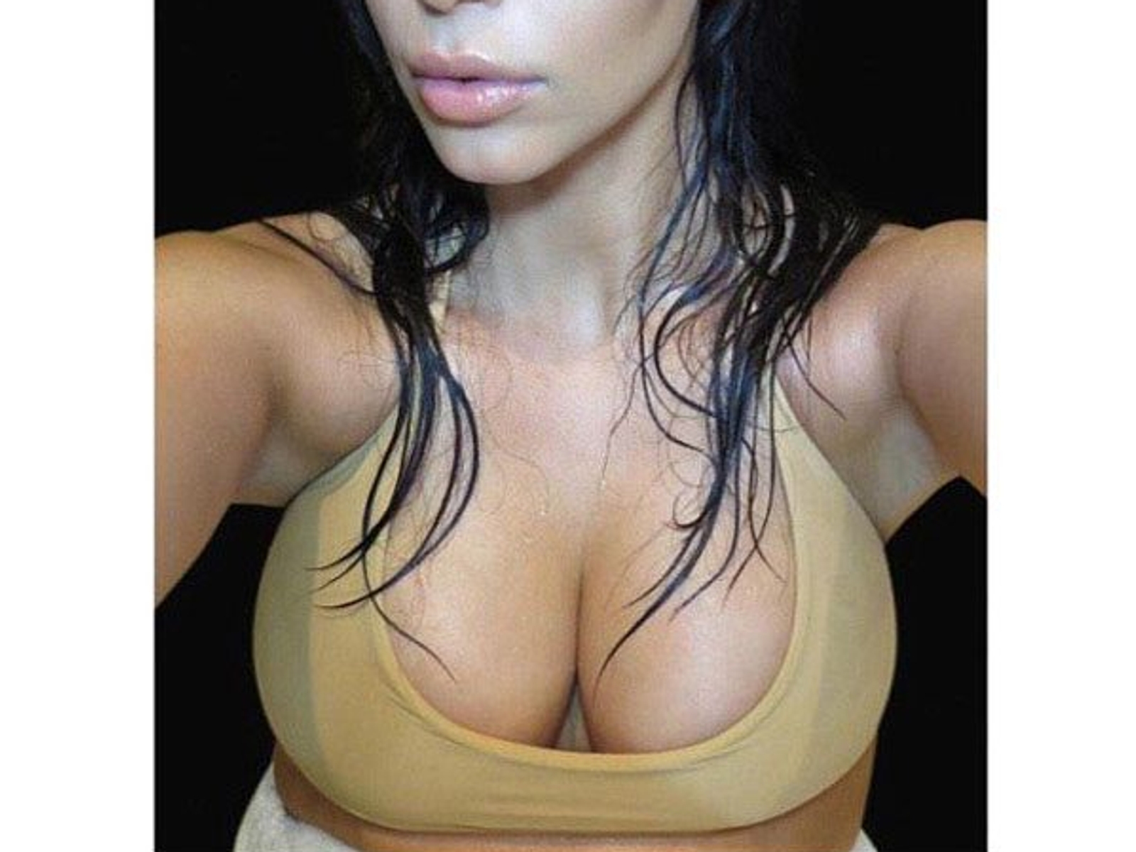 Kim Kardashian Selfish 写真集　Rizzoli Selfish (book) - Wikipedia