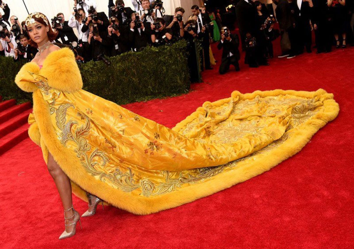 We get the backstory on Rihanna's Met Gala dress from Chinese couturier Guo Pei - FASHION Magazine We get the backstory on Rihanna's Met Gala dress from Chinese couturier Guo Pei - FASHION Magazine