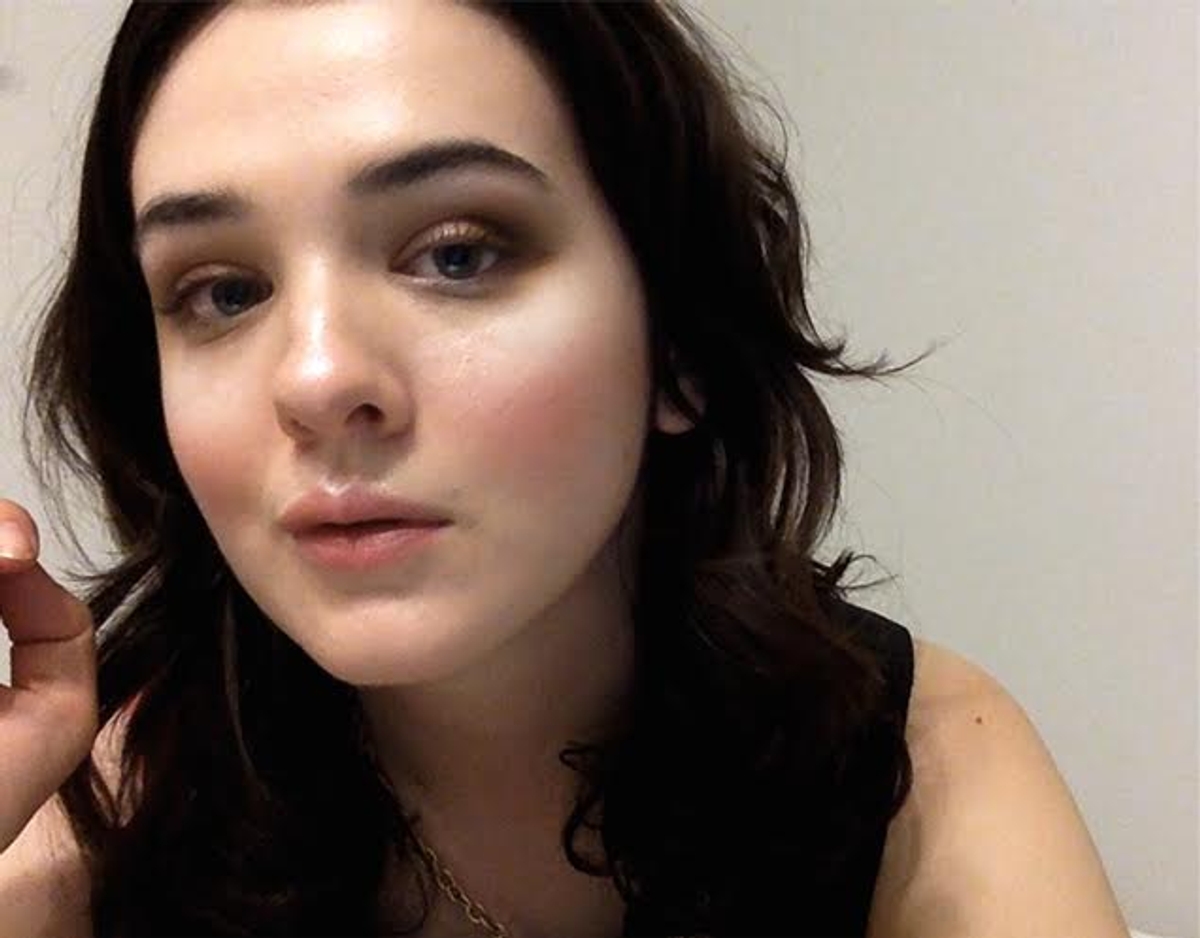 Strobing makeup tutorial: Master the anti-contouring look in 5 quick steps
