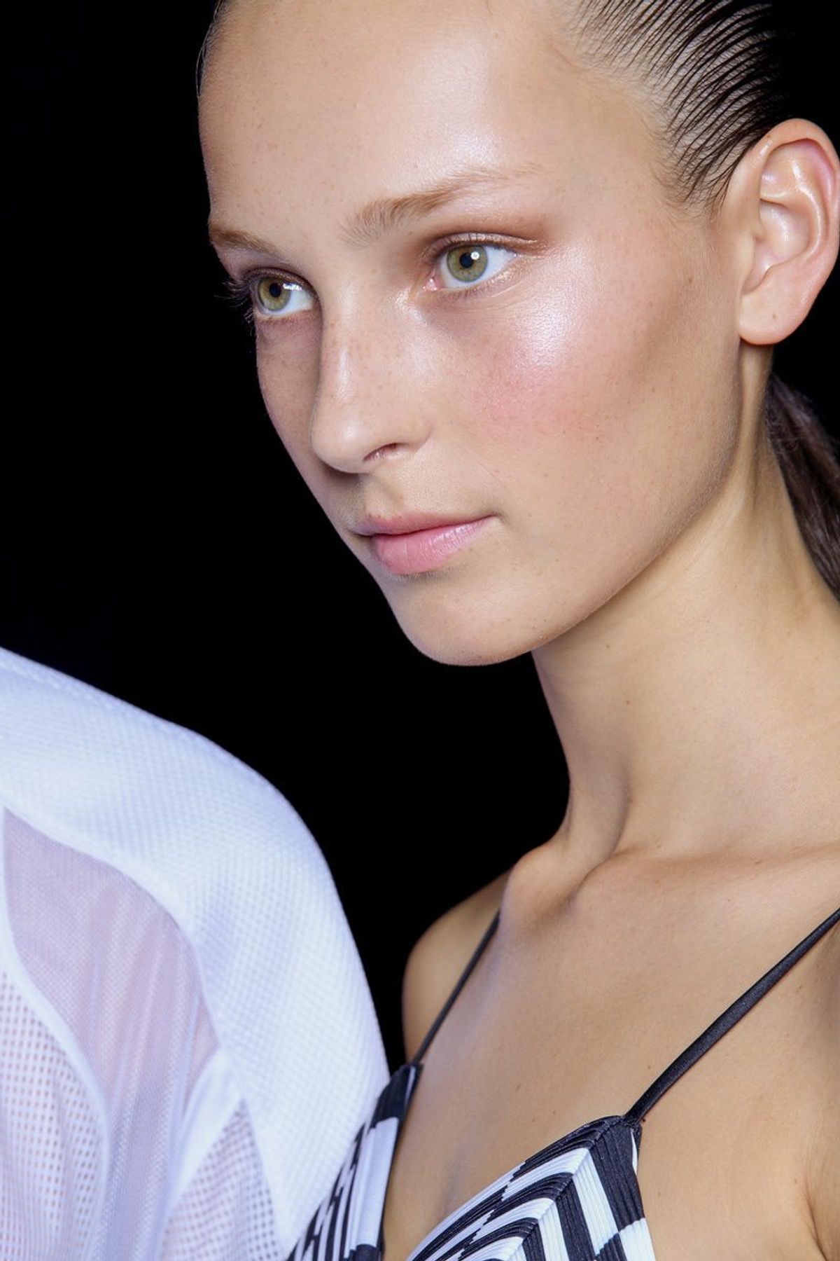 How To Use Every Type of Highlighter So You Look Illuminated (Not Shiny)