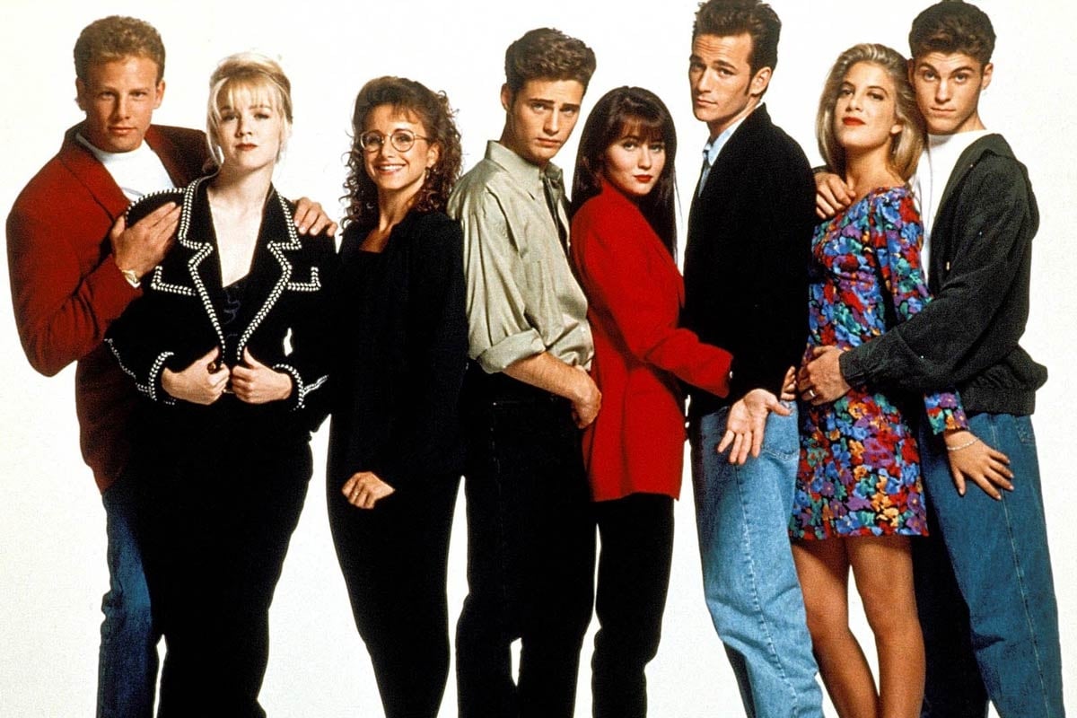 Beverly Hills 90210 turns 25! Your complete guide to the show’s epic ‘90s fashion