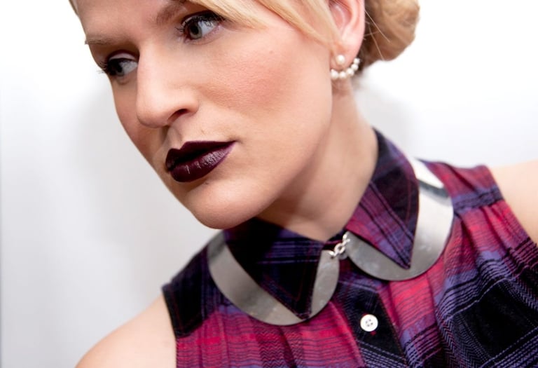 how to wear black lipstick