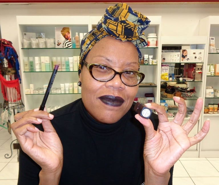 how to wear black lipstick